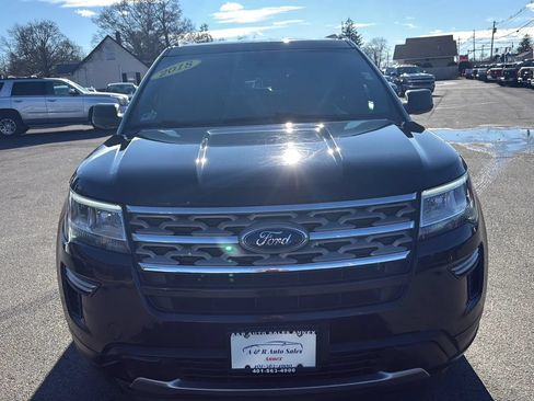 Used 2018 Ford Explorer XLT AWD/4WD image 2