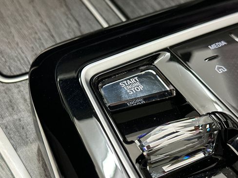 Used 2023 BMW 740i RWD image 16