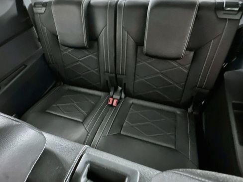 Used 2025 Volkswagen Atlas SE AWD/4WD image 29
