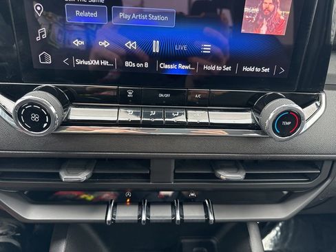 Used 2023 Chevrolet Colorado W/T image 17