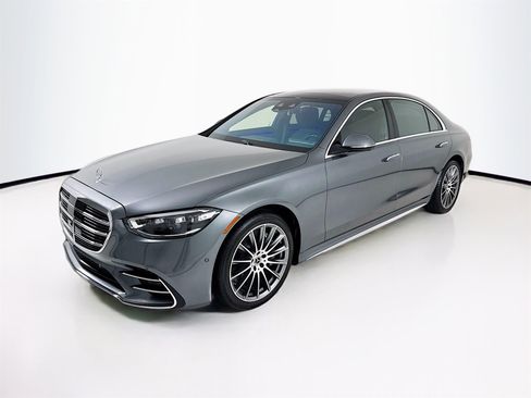 Used 2025 Mercedes-Benz S 580 4MATIC Sedan image 3