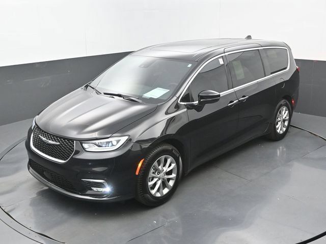 Used 2026 Chrysler Pacifica Limited FWD image 33