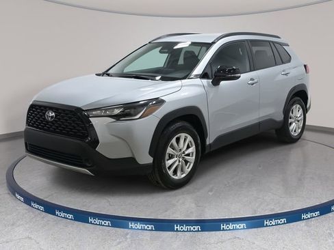 Certified 2025 Toyota Corolla Cross LE image 1