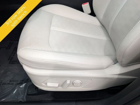 Certified 2025 Kia Sorento S w/ Panoramic Sunroof Package AWD/4WD image 16