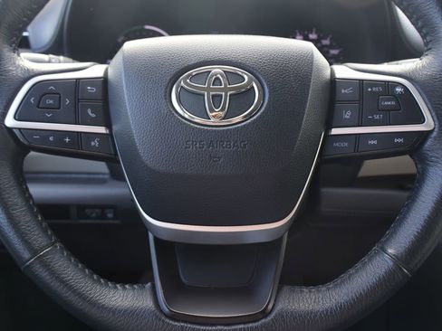 Used 2024 Toyota Sienna XLE image 14