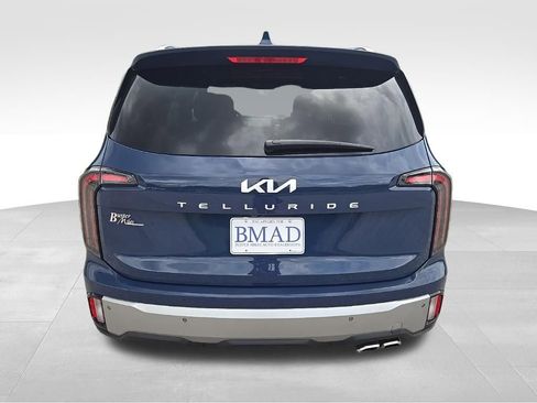 Used 2023 Kia Telluride EX w/ EX Captain's Chair Package FWD image 12