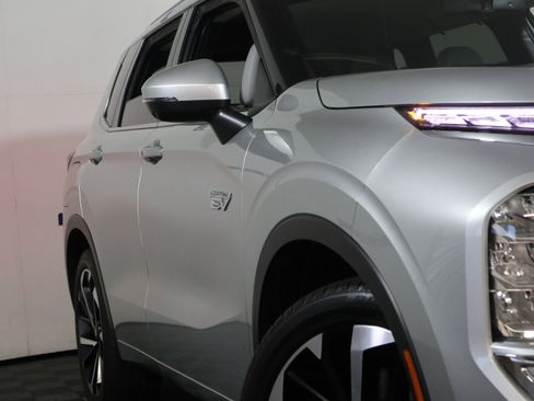 Used 2024 Mitsubishi Outlander SEL image 3