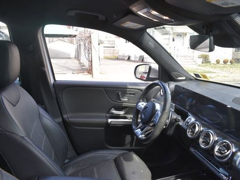 Used 2022 Mercedes-Benz GLB 35 AMG 4MATIC image 21