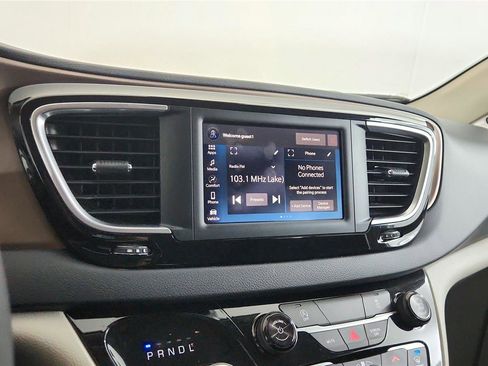 Used 2024 Chrysler Voyager LX image 24