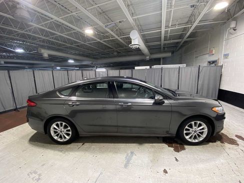 Used 2019 Ford Fusion SE FWD image 27