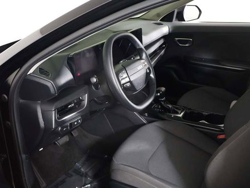 Used 2025 Kia K4 LXS image 18