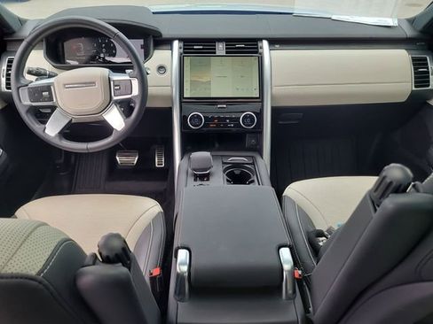 Used 2023 Land Rover Discovery Metropolitan Edition AWD/4WD image 17