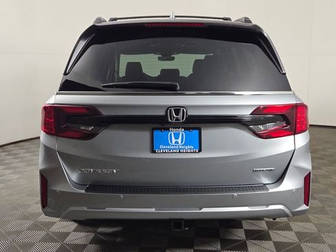 New 2026 Honda Odyssey Touring image 9