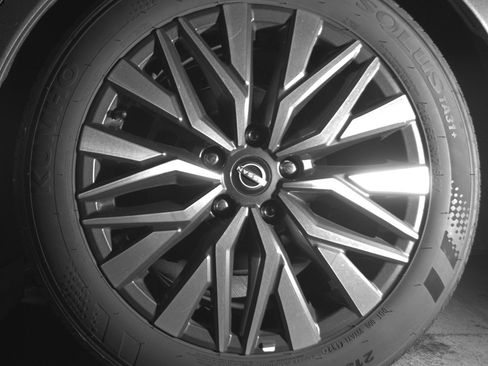 Used 2025 Nissan Altima 2.5 SV FWD image 14