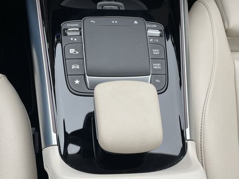 Certified 2022 Mercedes-Benz GLA 250 image 32