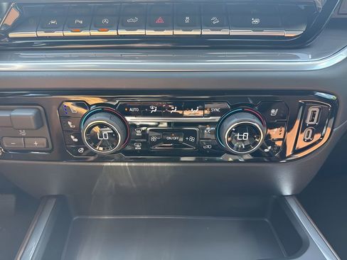 New 2026 Chevrolet Silverado 1500 High Country w/ Technology Package AWD/4WD image 31