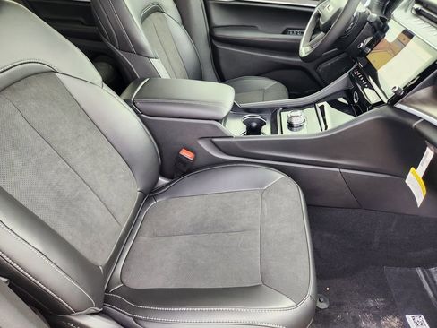 New 2026 Jeep Grand Cherokee Altitude RWD image 9