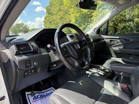 Used 2021 Honda Pilot Touring image 16