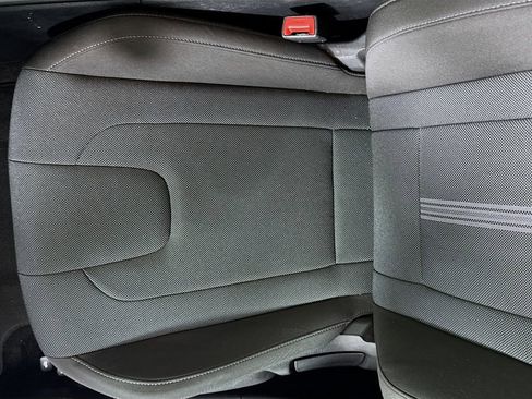 Certified 2025 Hyundai Elantra SE image 19