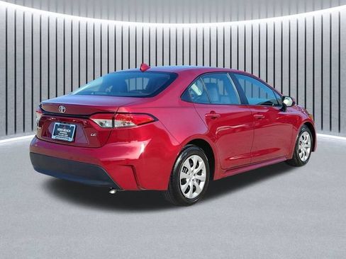 Used 2025 Toyota Corolla LE FWD image 5