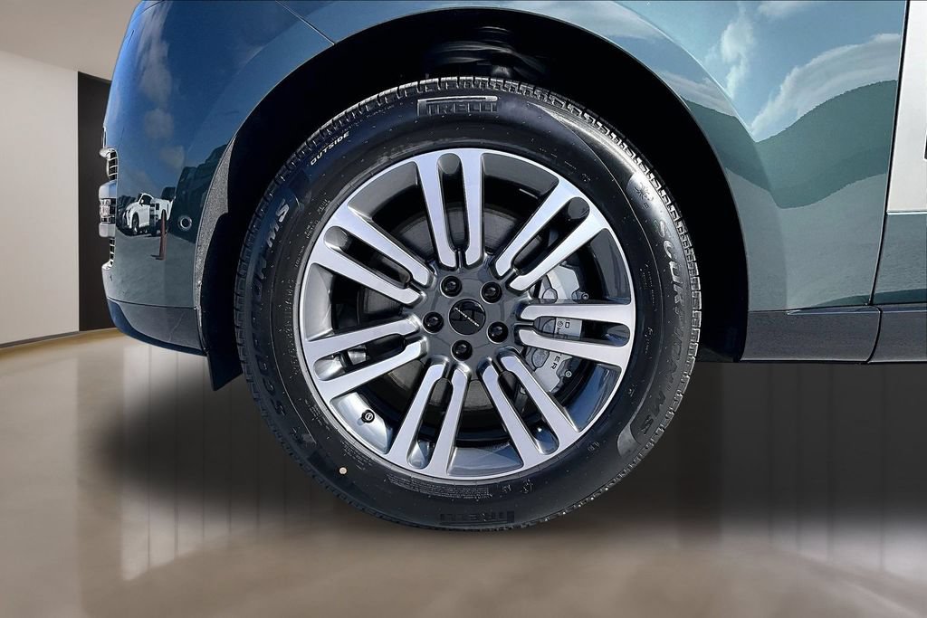 New 2026 Land Rover Range Rover Long Wheelbase SE AWD/4WD image 14