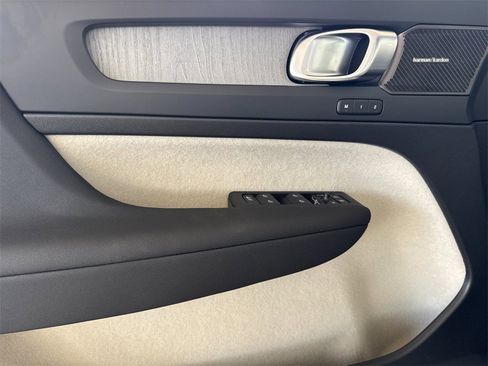 New 2026 Volvo XC40 B5 Ultra image 10