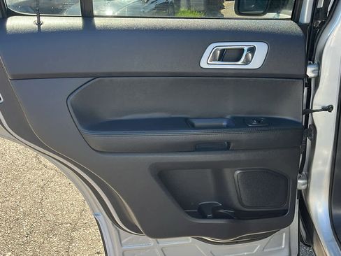 Used 2014 Ford Explorer XLT w/ Equipment Group 202A AWD/4WD image 25