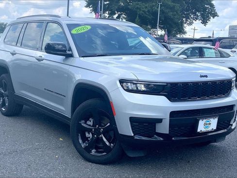 Certified 2025 Jeep Grand Cherokee L Altitude AWD/4WD image 2