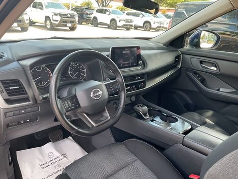 Used 2025 Nissan Rogue SV FWD image 10