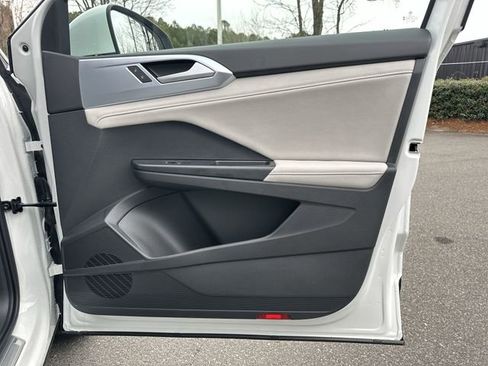 New 2026 Volkswagen Taos SE image 30