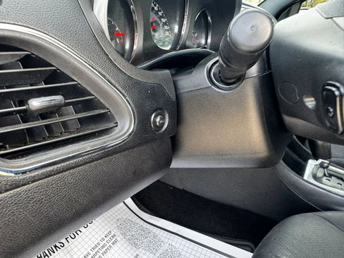 Used 2012 Chrysler 200 Touring FWD image 14