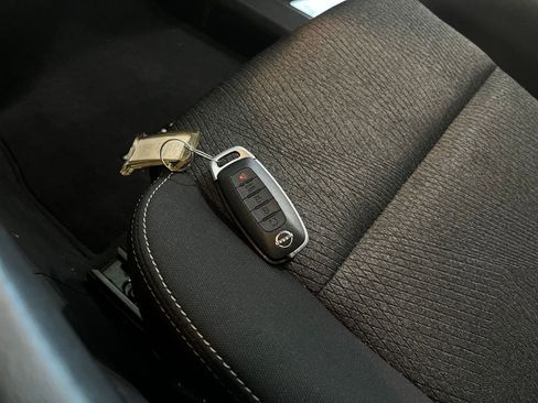 Used 2025 Nissan Rogue SV image 21