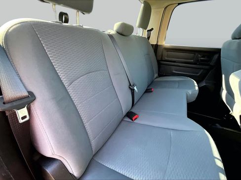 Used 2015 RAM 1500 Express RWD image 19