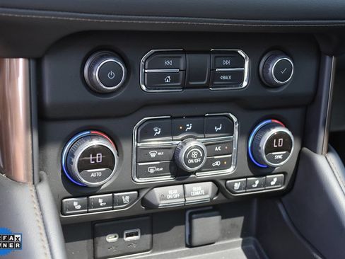 Used 2022 Chevrolet Tahoe High Country RWD image 14