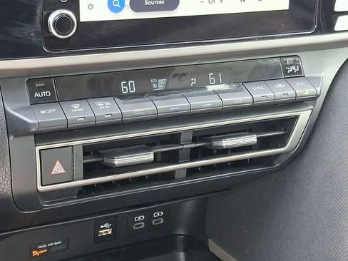 Used 2025 Toyota Camry LE image 15