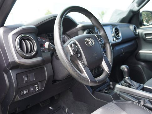 Used 2022 Toyota Tacoma TRD Sport w/ Technology Package AWD/4WD image 20