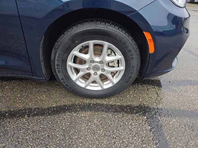 Used 2025 Chrysler Pacifica Select FWD image 18