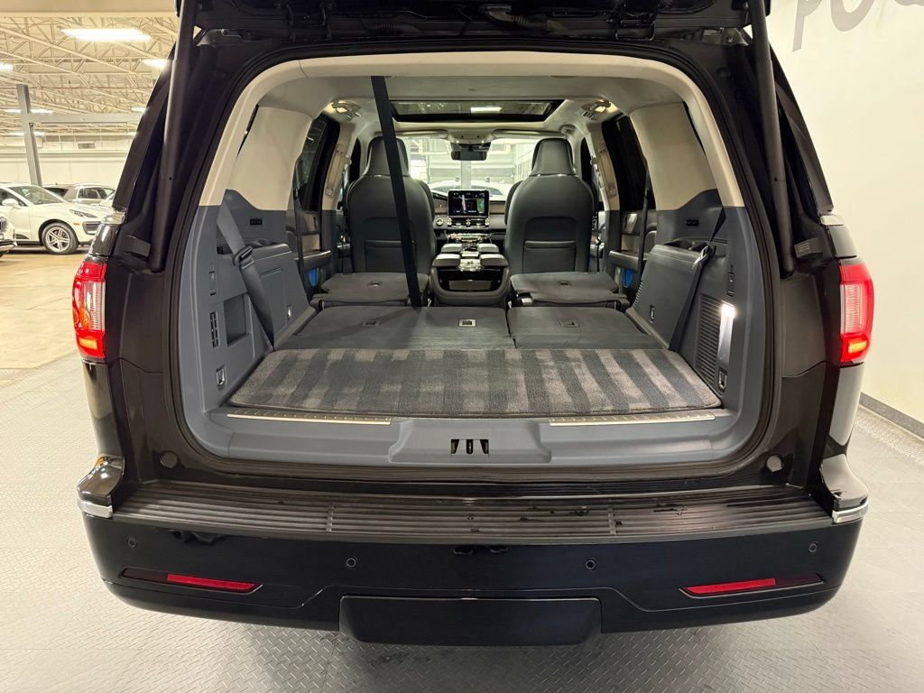 Used 2020 Lincoln Navigator Black Label w/ Cargo Convenience Package AWD/4WD image 25