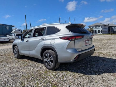 Certified 2024 Toyota Highlander XLE image 8