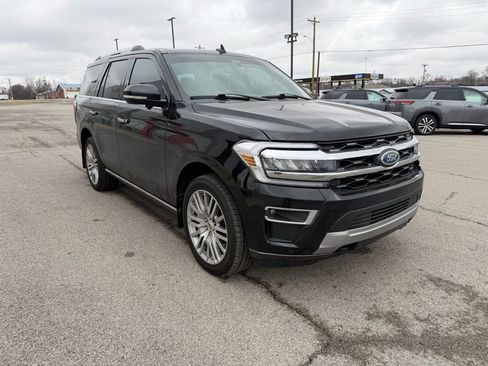 Used 2024 Ford Expedition Limited image 7