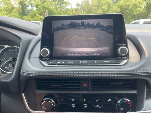 Used 2024 Nissan Rogue S FWD image 28
