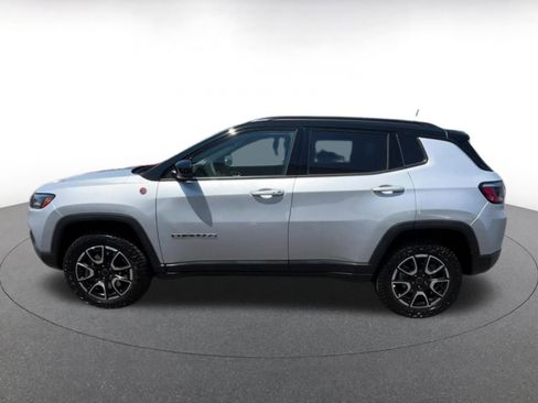 Used 2025 Jeep Compass Trailhawk AWD/4WD image 7