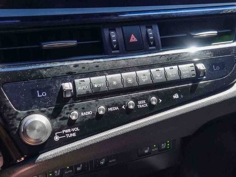 Used 2025 Lexus ES 300h w/ Premium Package FWD image 19
