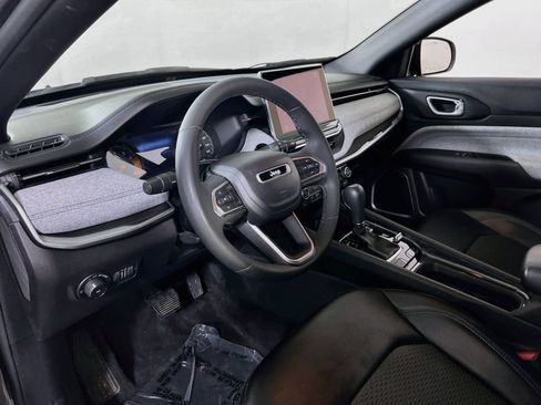 Used 2023 Jeep Compass Latitude w/ Convenience Group AWD/4WD image 9