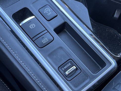 Used 2022 Nissan Pathfinder SL w/ SL Premium Package image 9