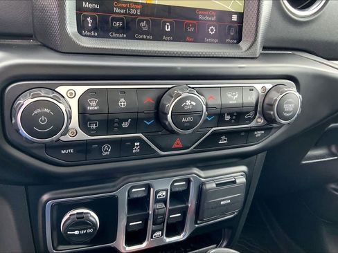 Used 2022 Jeep Wrangler Unlimited Sahara w/ Cold Weather Group AWD/4WD image 30