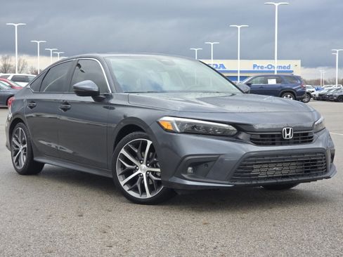 Used 2022 Honda Civic Touring image 2