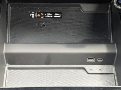 Certified 2025 Chevrolet Suburban Z71 AWD/4WD image 29