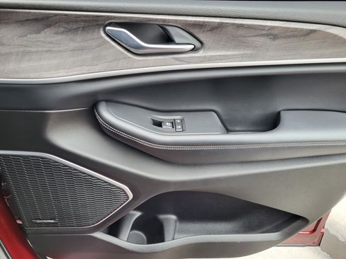 Used 2022 Jeep Grand Cherokee L Limited w/ Black Appearance Package image 19