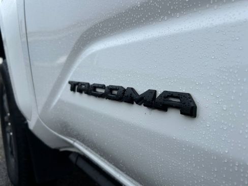 Used 2024 Toyota Tacoma TRD Sport image 32